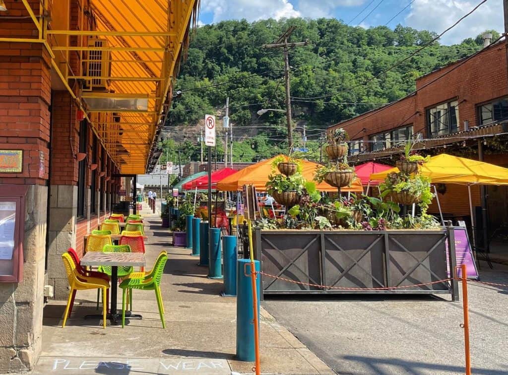 Dining outdoors is one of the outdoor activities in Pittsburgh to do right now. 