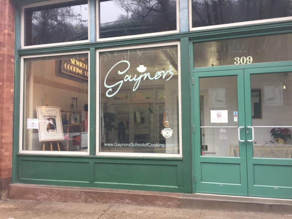 Gaynor's School of Cooking offers cooking classes in Pittsburgh. 